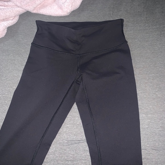 Size 4 Lululemon Wonder Unders - Picture 5 of 6